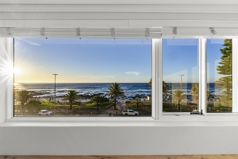 To Let 4 Bedroom Property for Rent in Sea Point Western Cape